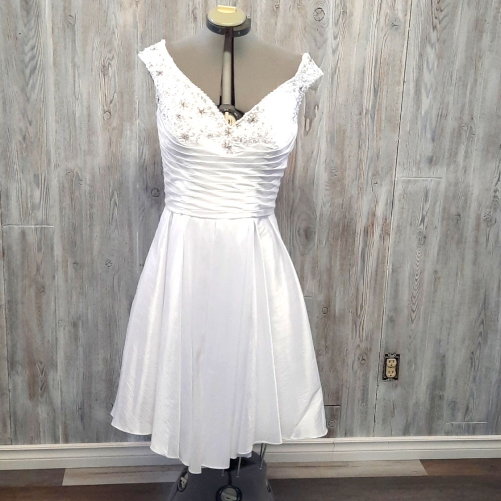 Knee lenght formal dress